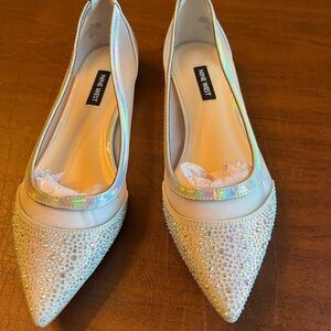 Pointed toe mesh flats